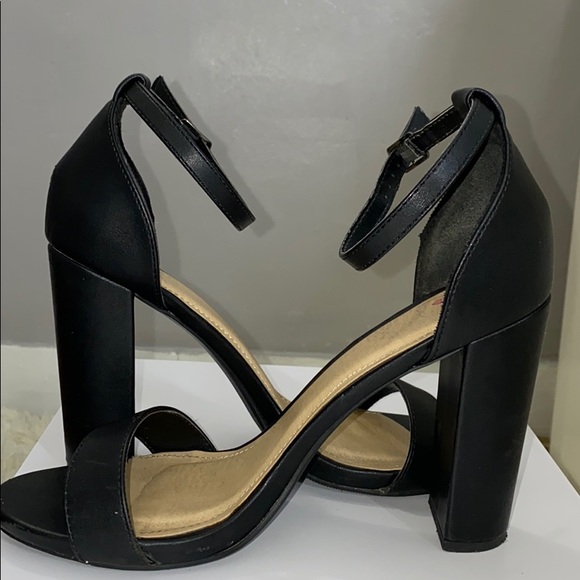 Heels - Picture 2 of 4